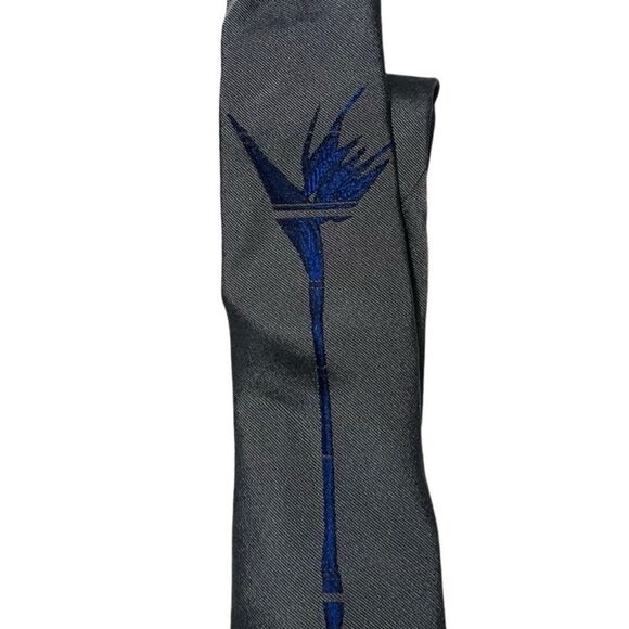 Armani Collezioni gray/blue design 100% silk tie - Picture 2 of 5